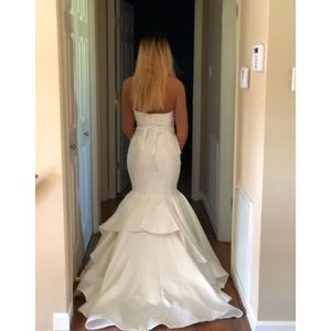 Nouri Off-White Mermaid Gown